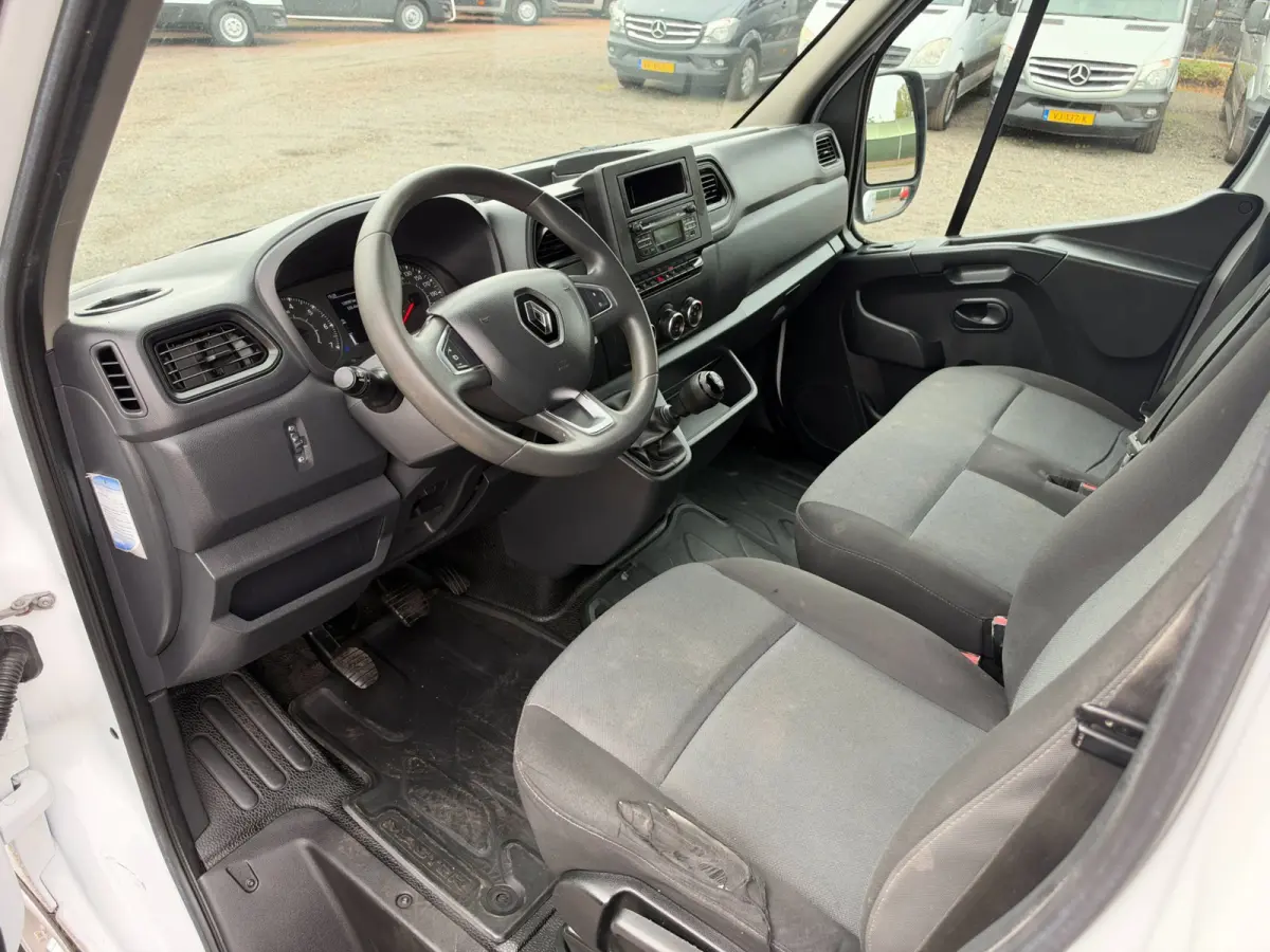 T35 2.3 dCi 165PK L4H2 EL Airco / Cruise