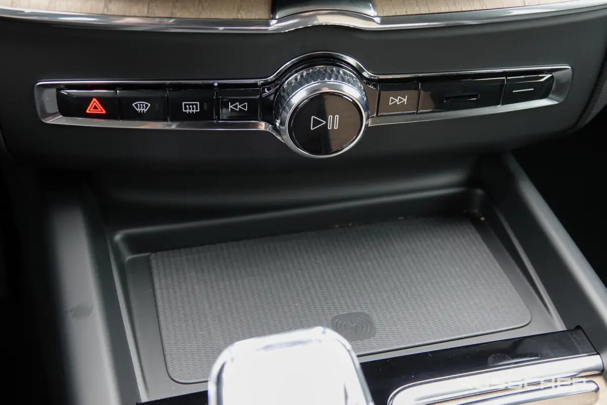 2.0 T8 456Pk | Plug-in hybrid | Plus Dark | AWD | Leder | Harman-Kardon | 360° Camera | 22''