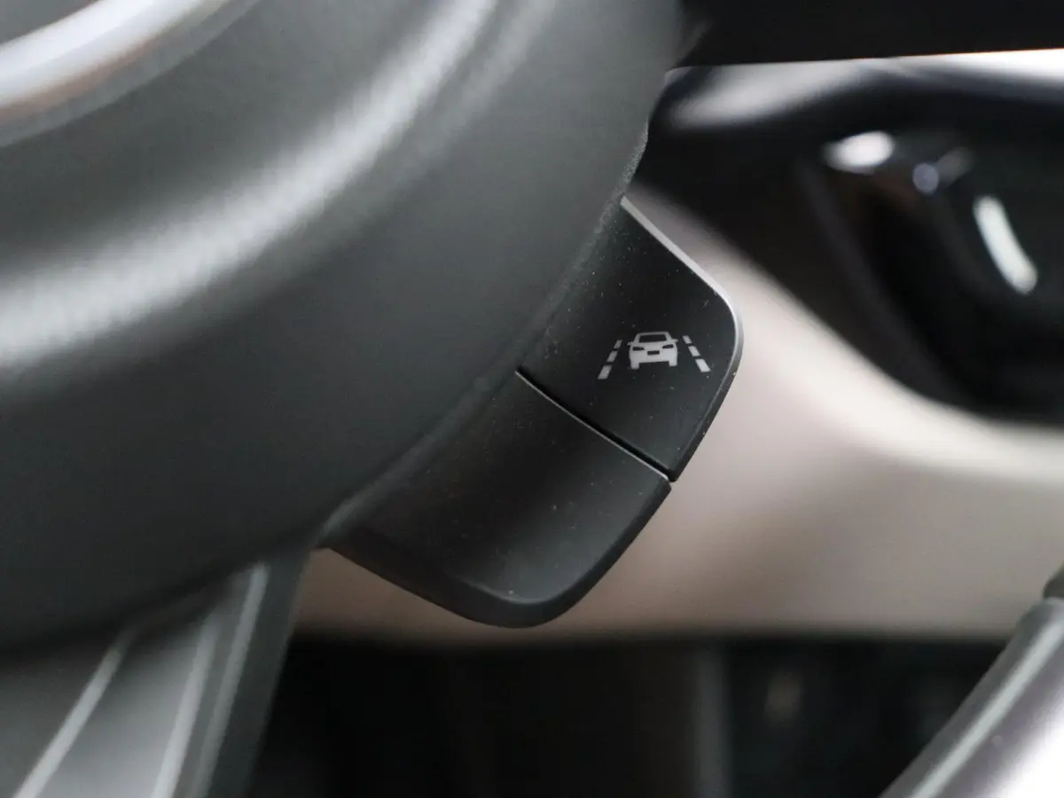 1.2 Comfort Smart Hybrid | Achteruitrijcamera | Stoelverwarming | Adaptieve cruise control | Navigatie |