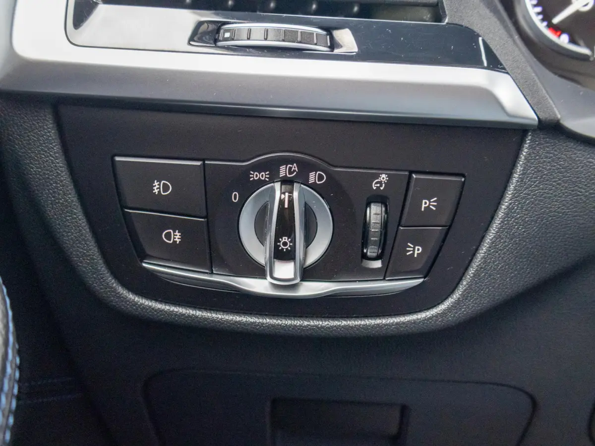 xDrive30i High Executive Edition M Sport 20" HUD Pano