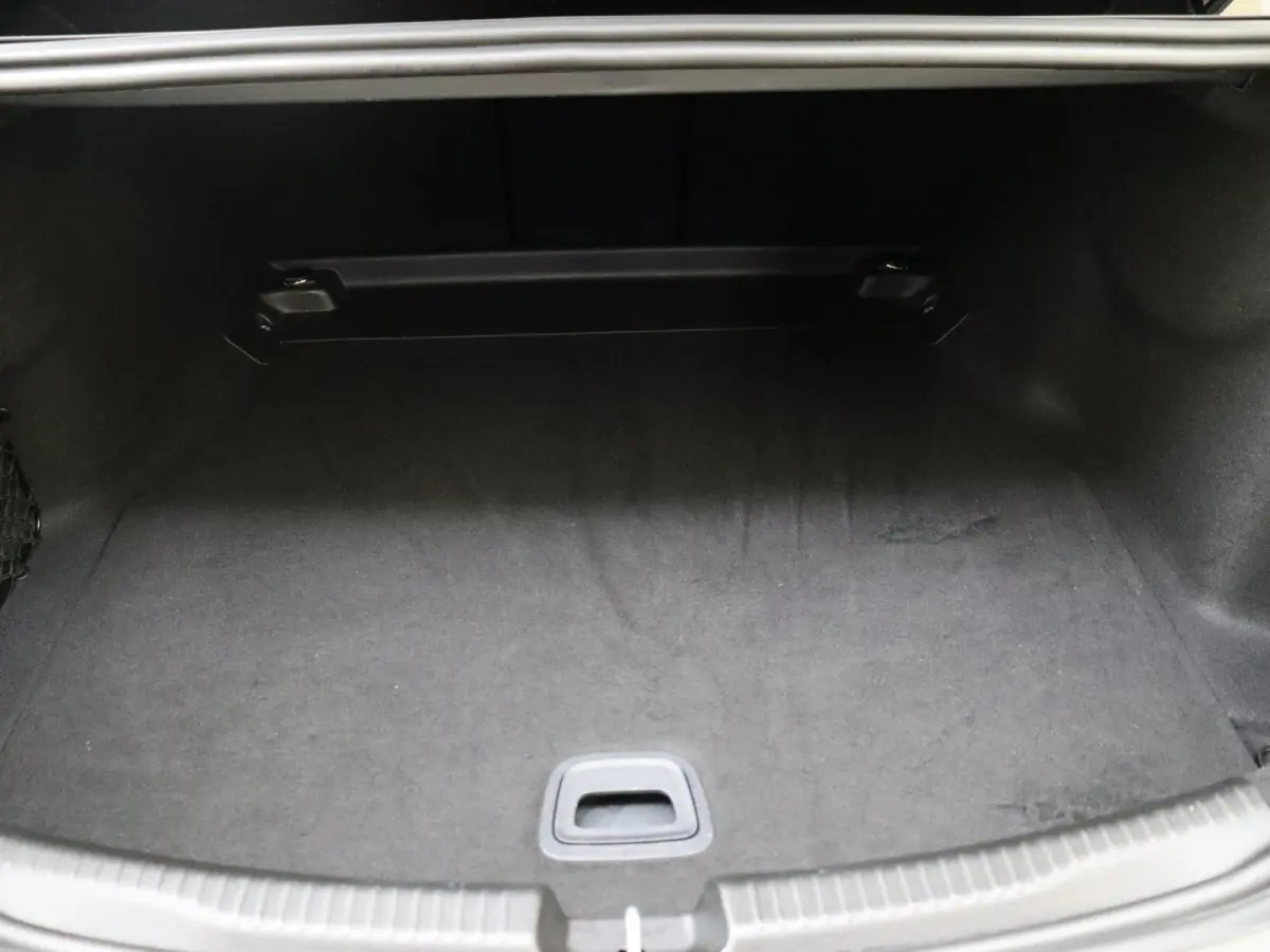 180 AMG Line /Panoramadak /Memory /HUD /19 Inch /360 Camera /Burmester