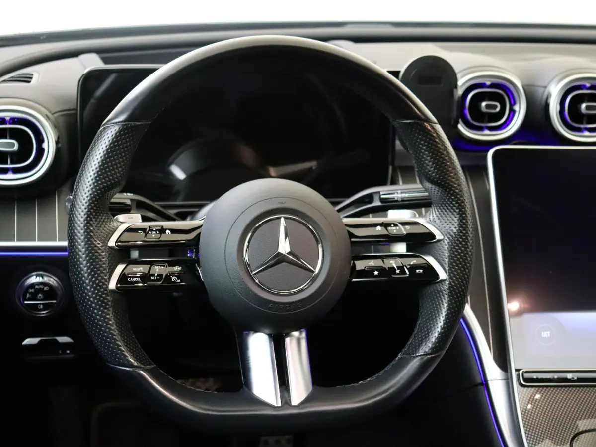 180 AMG Line /Panoramadak /Memory /HUD /19 Inch /360 Camera /Burmester