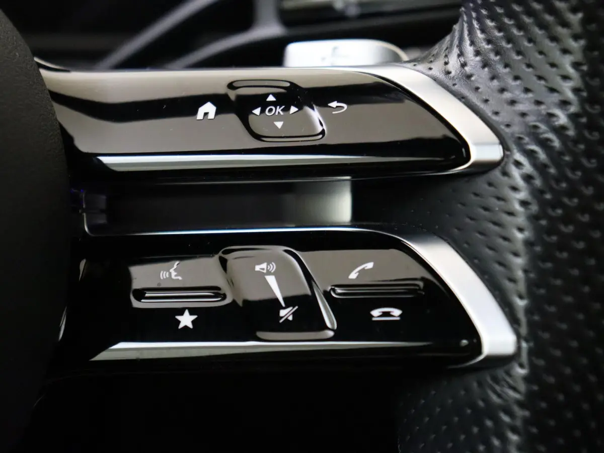 180 AMG Line /Panoramadak /Memory /HUD /19 Inch /360 Camera /Burmester
