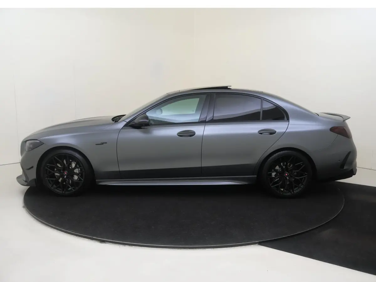 180 AMG Line /Panoramadak /Memory /HUD /19 Inch /360 Camera /Burmester