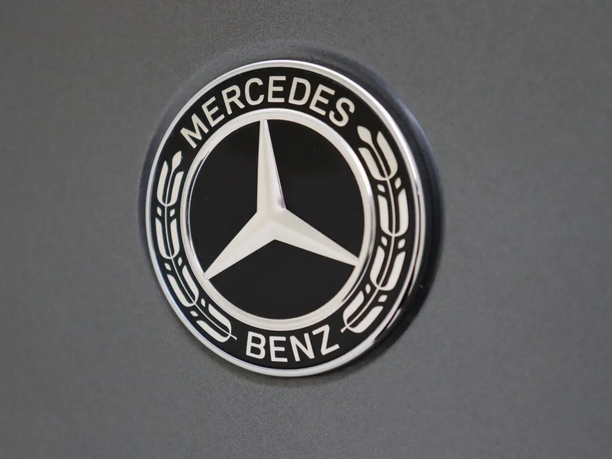 180 AMG Line /Panoramadak /Memory /HUD /19 Inch /360 Camera /Burmester