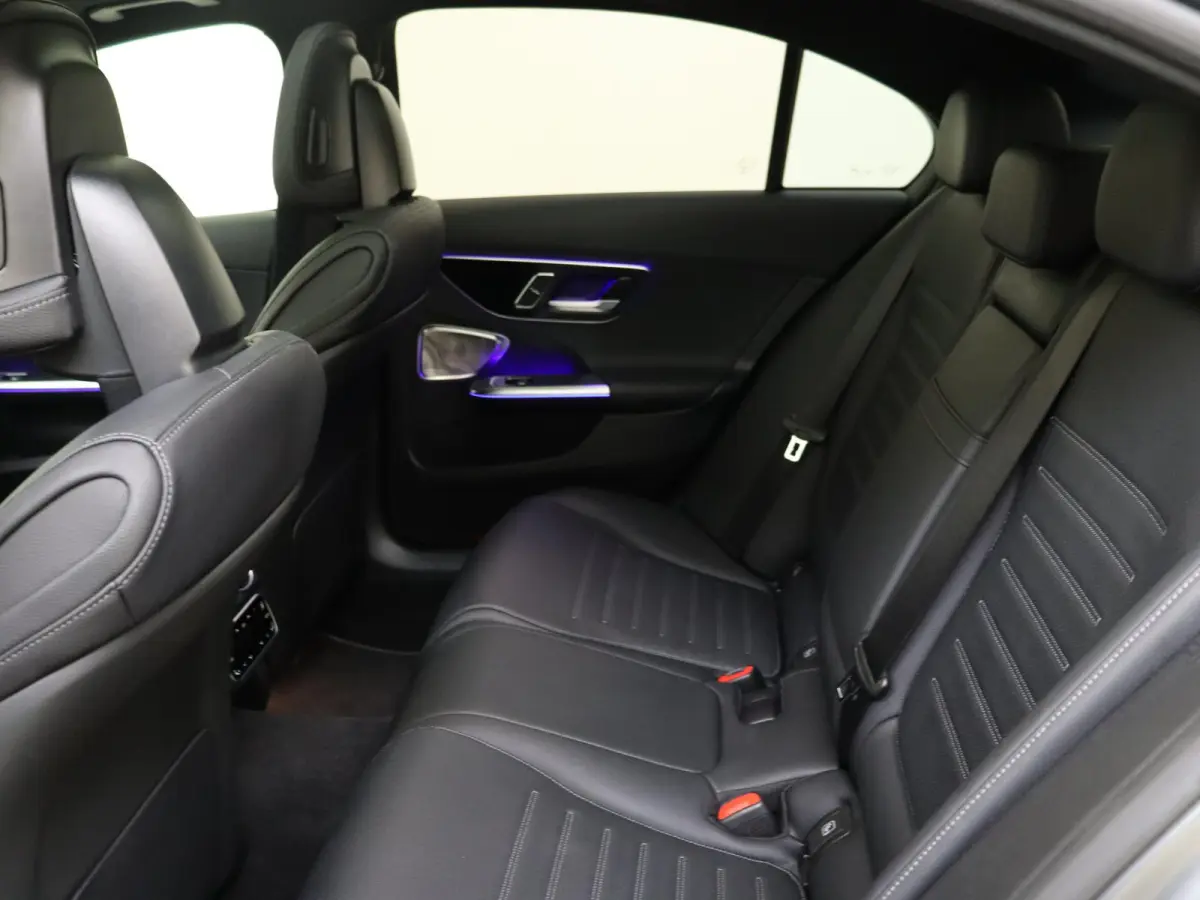 180 AMG Line /Panoramadak /Memory /HUD /19 Inch /360 Camera /Burmester