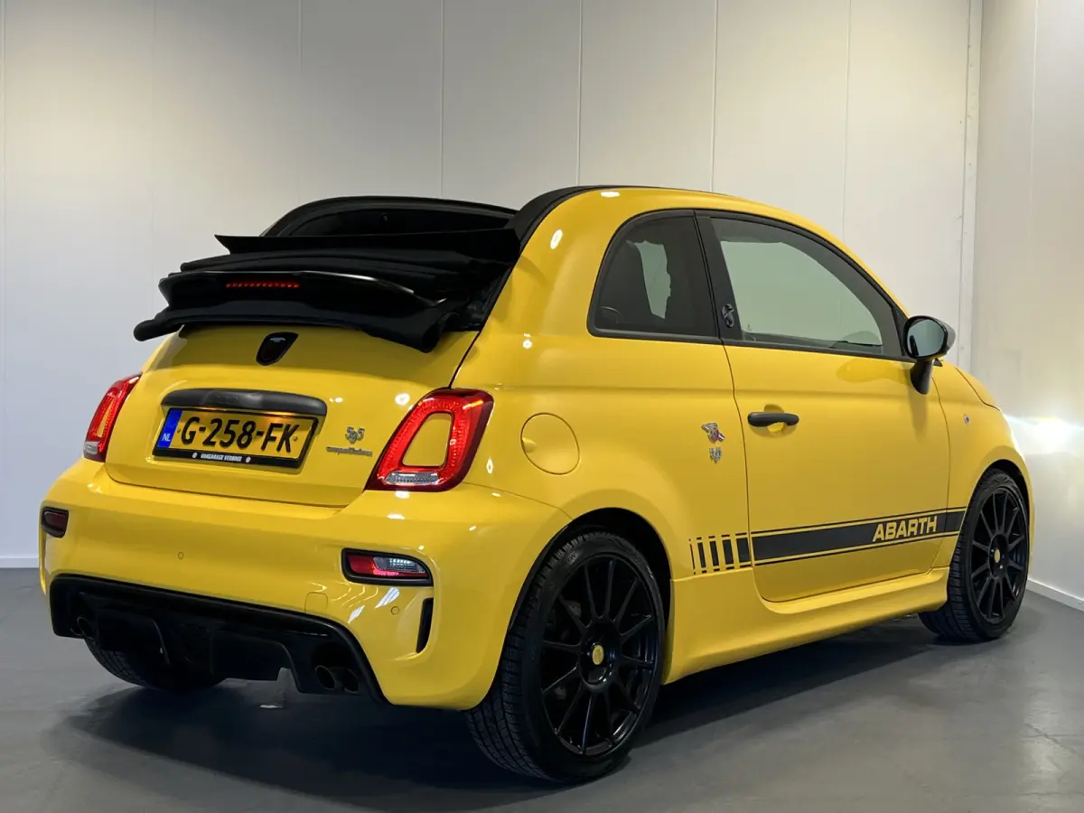 1.4 T-Jet Abarth Competizione | Navigatie | LM Velgen 17" | PDC Achter | Elektrisch te openen dak | 180 PK | Lederen bekleding | Airco |