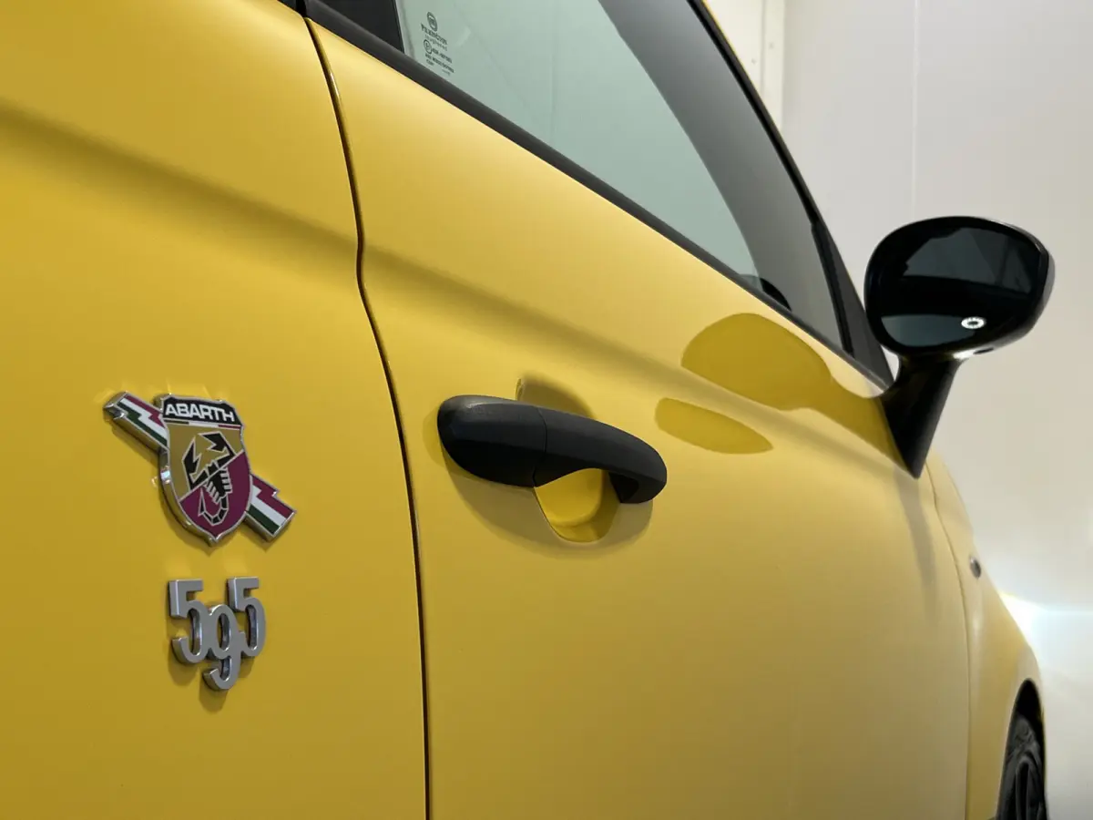 1.4 T-Jet Abarth Competizione | Navigatie | LM Velgen 17" | PDC Achter | Elektrisch te openen dak | 180 PK | Lederen bekleding | Airco |