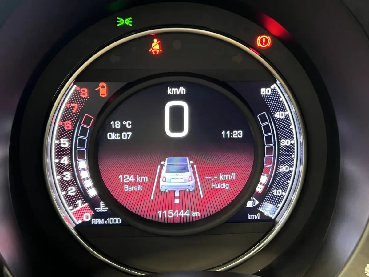 1.4 T-Jet Abarth Competizione | Navigatie | LM Velgen 17" | PDC Achter | Elektrisch te openen dak | 180 PK | Lederen bekleding | Airco |