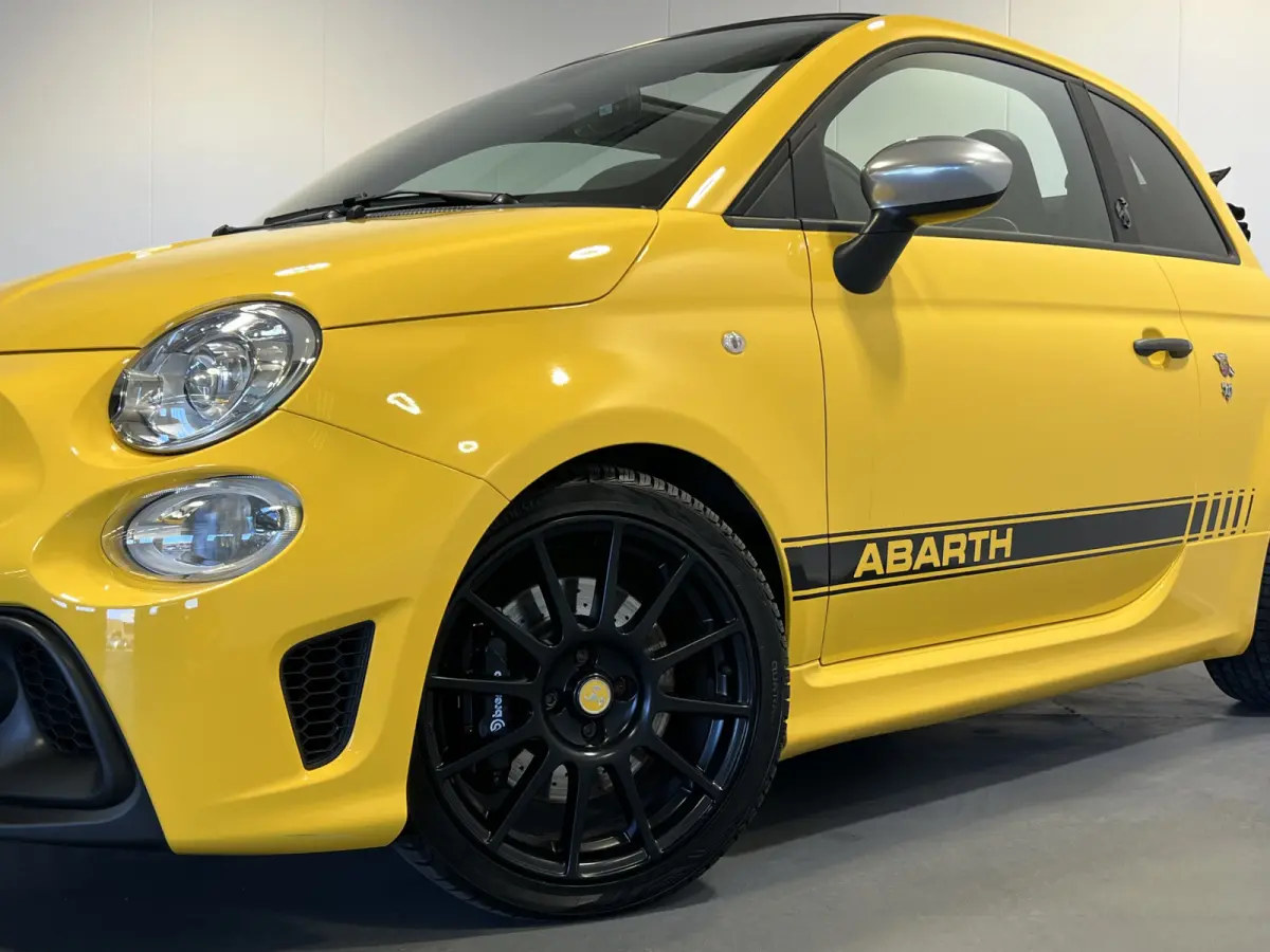 1.4 T-Jet Abarth Competizione | Navigatie | LM Velgen 17" | PDC Achter | Elektrisch te openen dak | 180 PK | Lederen bekleding | Airco |