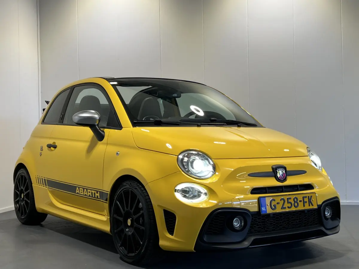 1.4 T-Jet Abarth Competizione | Navigatie | LM Velgen 17" | PDC Achter | Elektrisch te openen dak | 180 PK | Lederen bekleding | Airco |