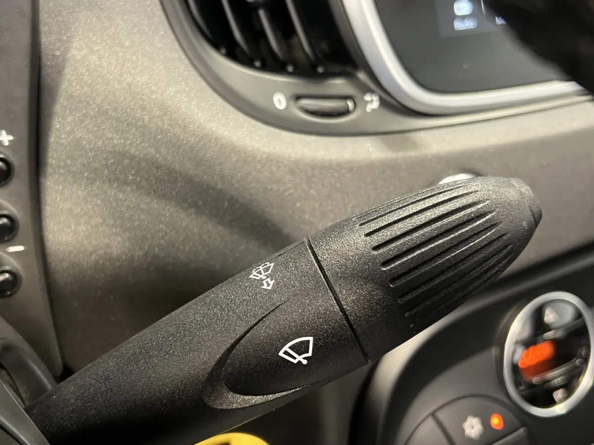 1.4 T-Jet Abarth Competizione | Navigatie | LM Velgen 17" | PDC Achter | Elektrisch te openen dak | 180 PK | Lederen bekleding | Airco |