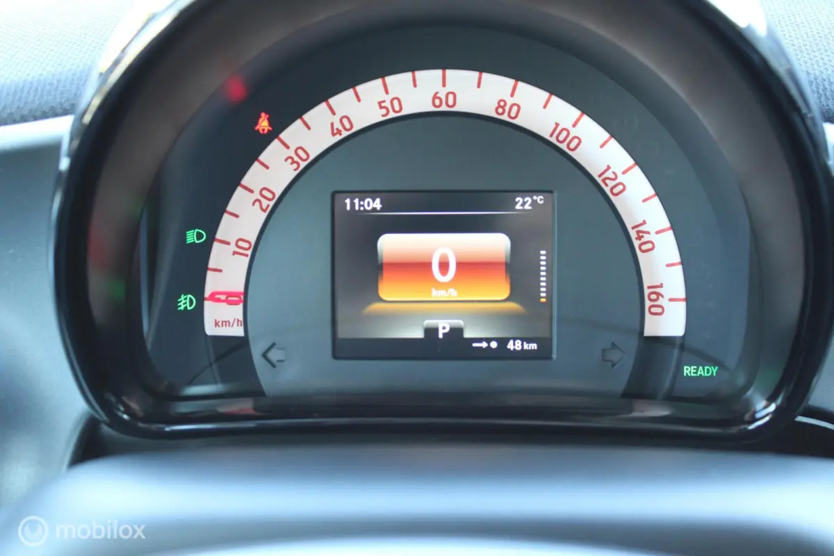 EQ Business Solution 18 kWh, SOH 93%, Leer, Stoelverwarming, Panoramadak, Navi, App connect, Camera, Cruise, Clima