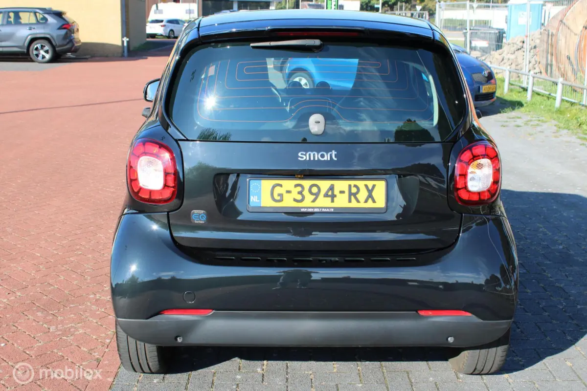 EQ Business Solution 18 kWh, SOH 93%, Leer, Stoelverwarming, Panoramadak, Navi, App connect, Camera, Cruise, Clima