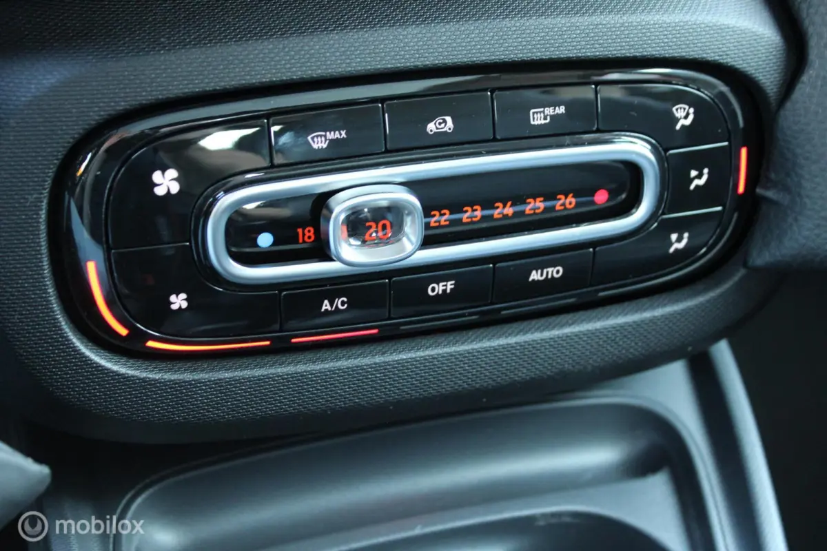 EQ Business Solution 18 kWh, SOH 93%, Leer, Stoelverwarming, Panoramadak, Navi, App connect, Camera, Cruise, Clima