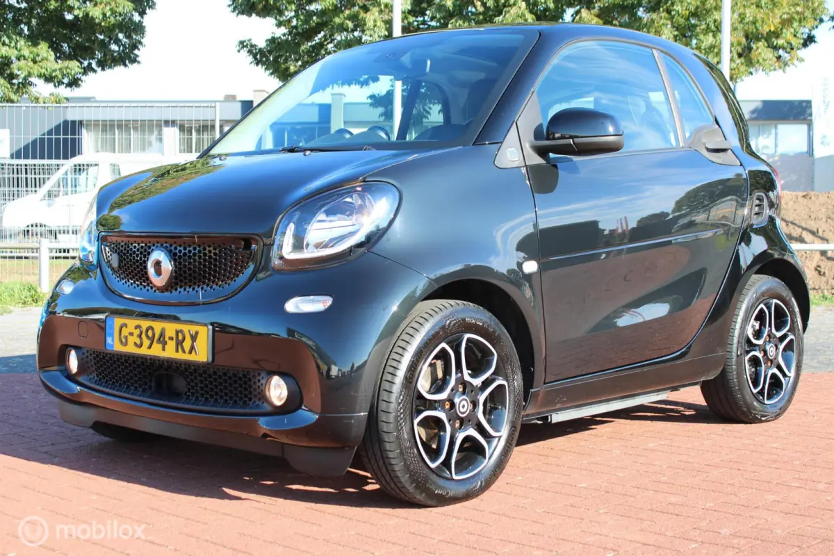 EQ Business Solution 18 kWh, SOH 93%, Leer, Stoelverwarming, Panoramadak, Navi, App connect, Camera, Cruise, Clima