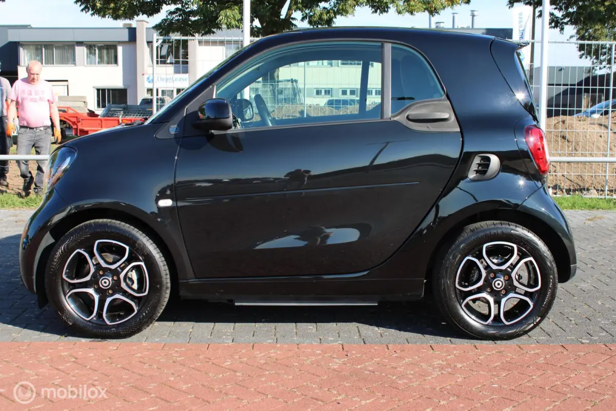 EQ Business Solution 18 kWh, SOH 93%, Leer, Stoelverwarming, Panoramadak, Navi, App connect, Camera, Cruise, Clima