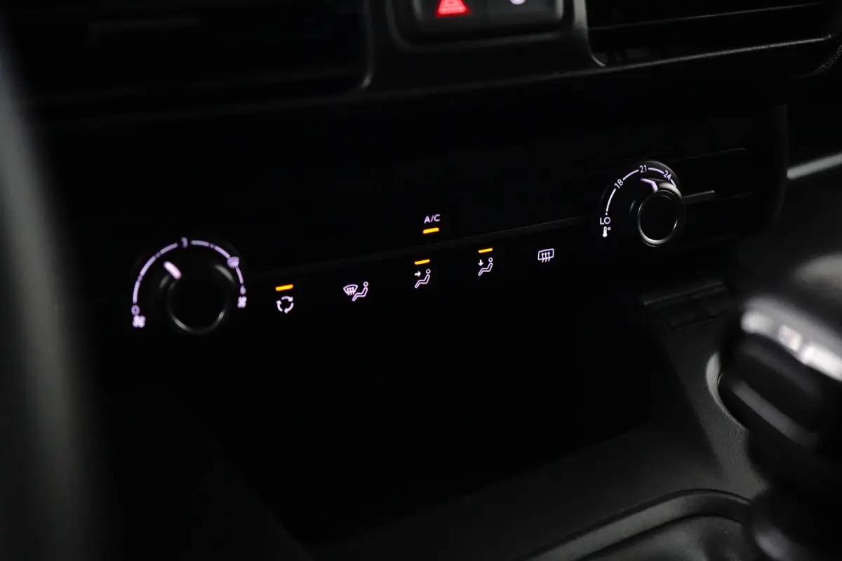 Premium L2 | Airco | Navi | Stoelverw. | Cruise C. | BLIS | PDC V&A | CarPlay | Betimmering | Airco | Navi | Stoelverw. | Cruise C. | BLIS | PDC V&A | CarPlay | Betimmering |