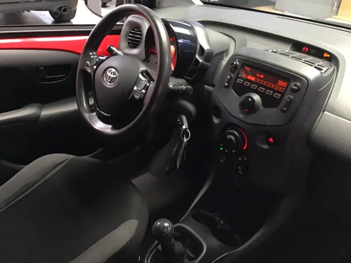1.0 VVT-i x-fun I New Apk + Kln Brt I Airco I Bt I Sidebars I Elec ramen I Isofix I 5 Drs I Led I Btw voertuig I Net.