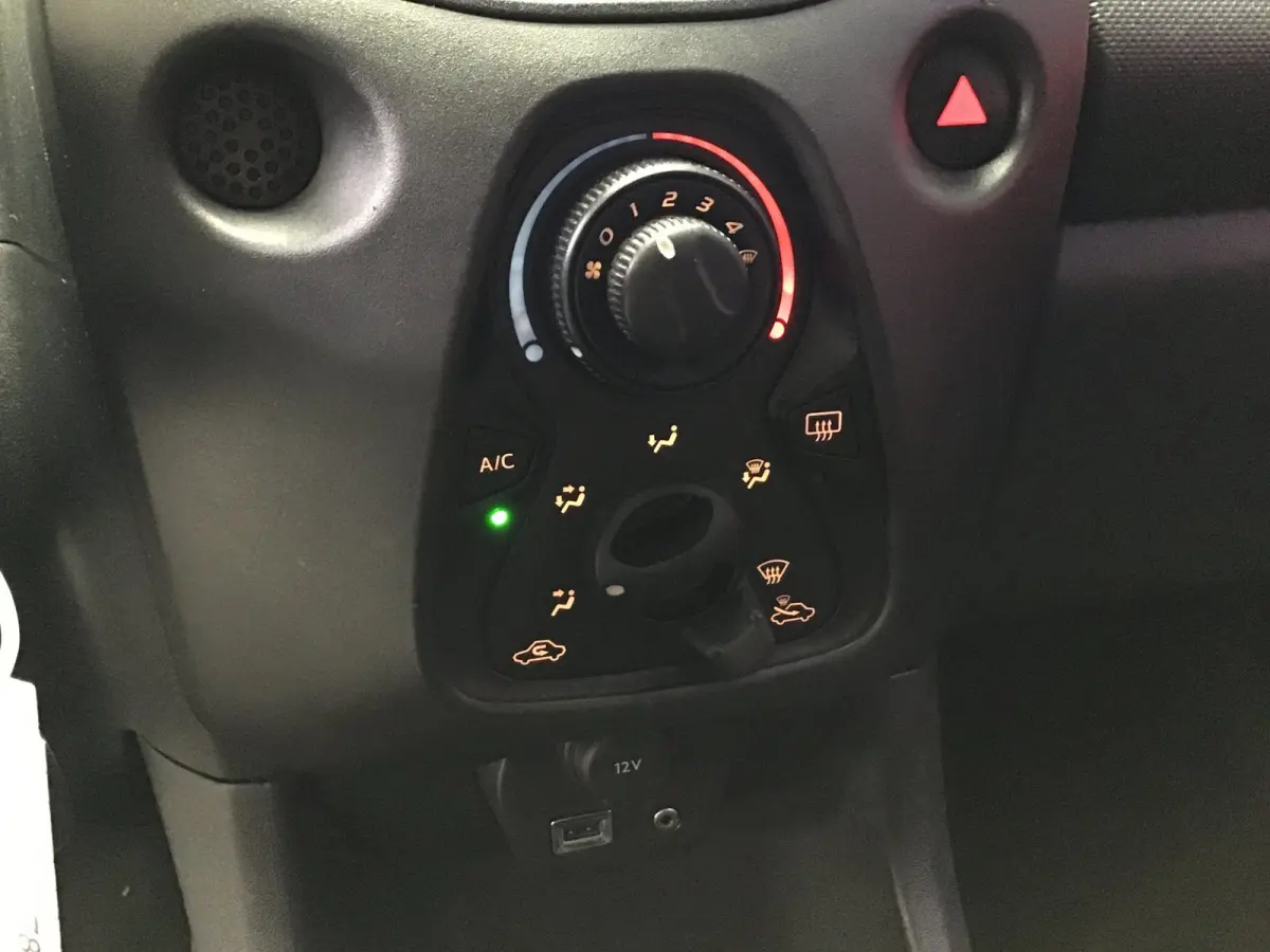 1.0 VVT-i x-fun I New Apk + Kln Brt I Airco I Bt I Sidebars I Elec ramen I Isofix I 5 Drs I Led I Btw voertuig I Net.