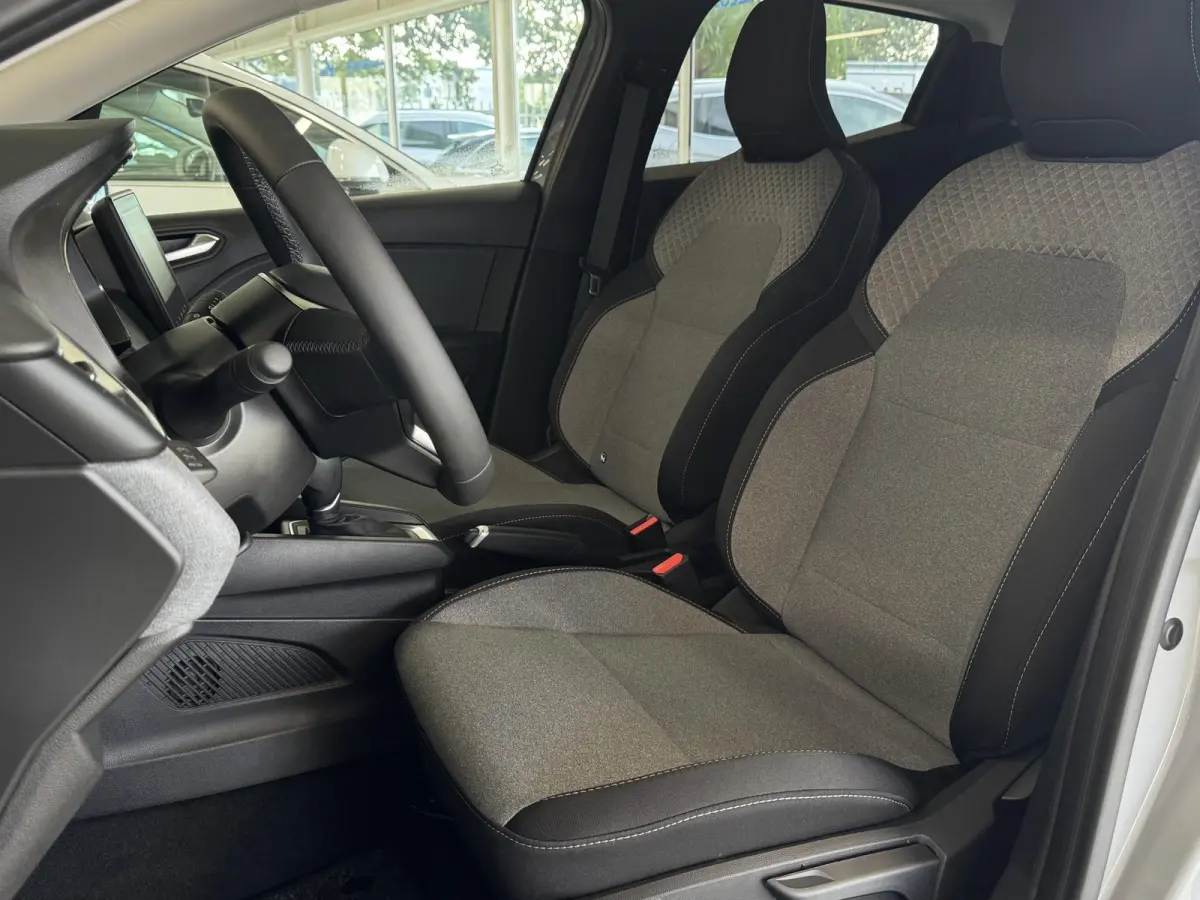 1.0 TCe 90 GPF Evolution | 4670 Km! | Automaat | Airco | Cruise | Carplay | Navi by App | PDC achter | 16 inch Lm velgen |  ( Vestiging - Nieuwegein )