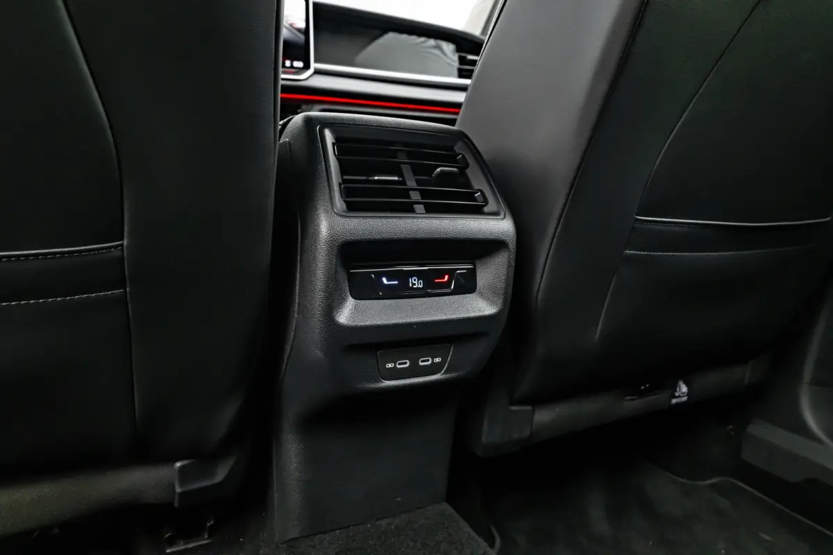 1.5 eHybrid Life 204pk DSG/AUTO | Cruise control adaptief | Dodehoek detectie | Lichtmetalen velgen 18"