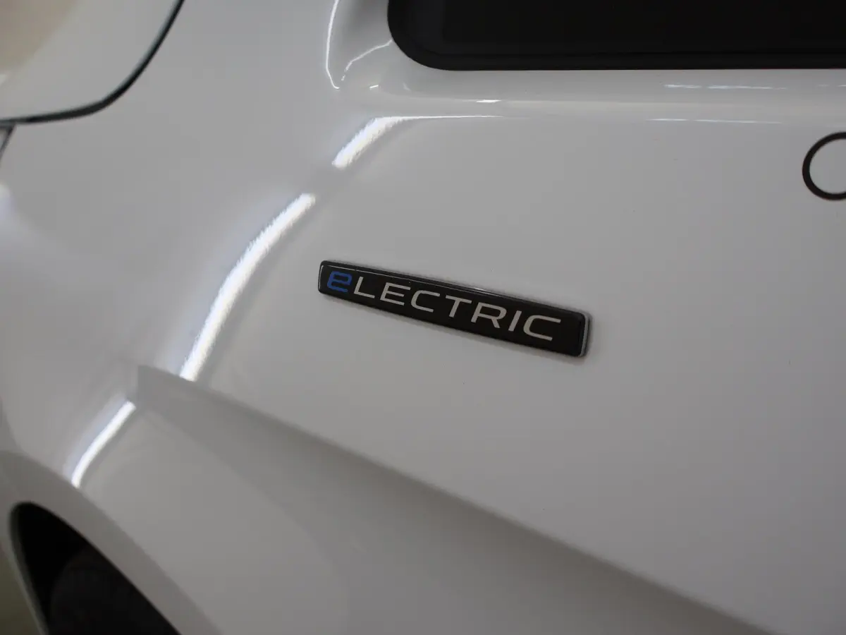 eVito | L3 XL | 90 kWh | 3-ZITS | LED KOPLAMPEN | 3-ZITS | PARKEERCAMERA | NAVIGATIE | CLIMATE CONTROL | STOELVERWARMING | CERTIFIED