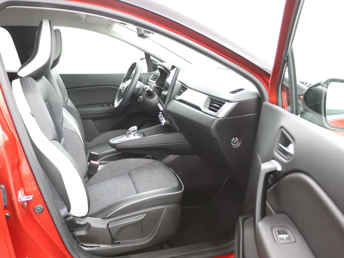 E-Tech Plug-in Hybrid 160 Intens | SOH 93% | Groot Navi | Parkeercamera | 18" velgen |
