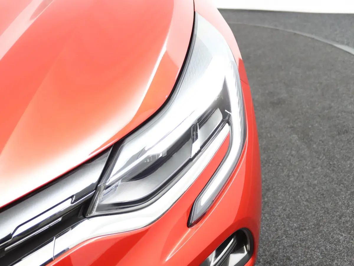 E-Tech Plug-in Hybrid 160 Intens | SOH 93% | Groot Navi | Parkeercamera | 18" velgen |