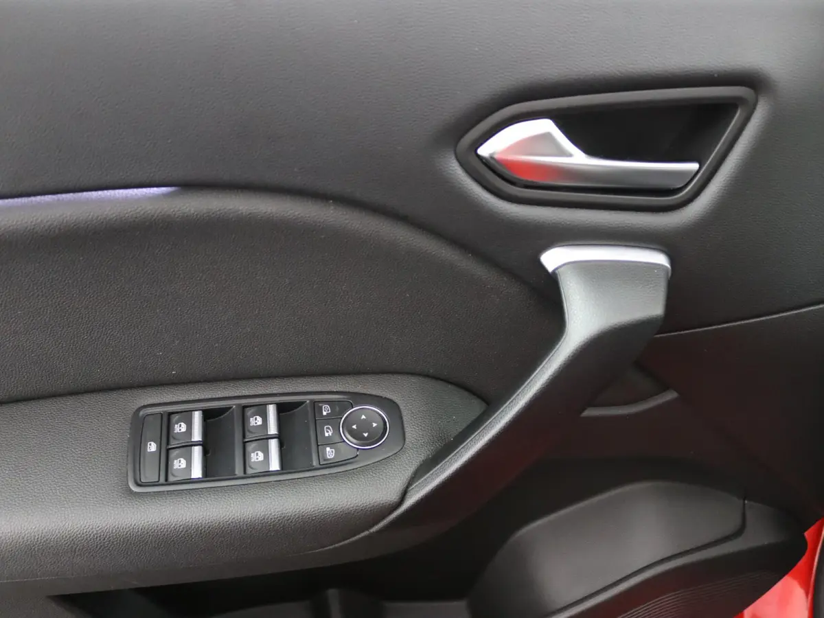 E-Tech Plug-in Hybrid 160 Intens | SOH 93% | Groot Navi | Parkeercamera | 18" velgen |