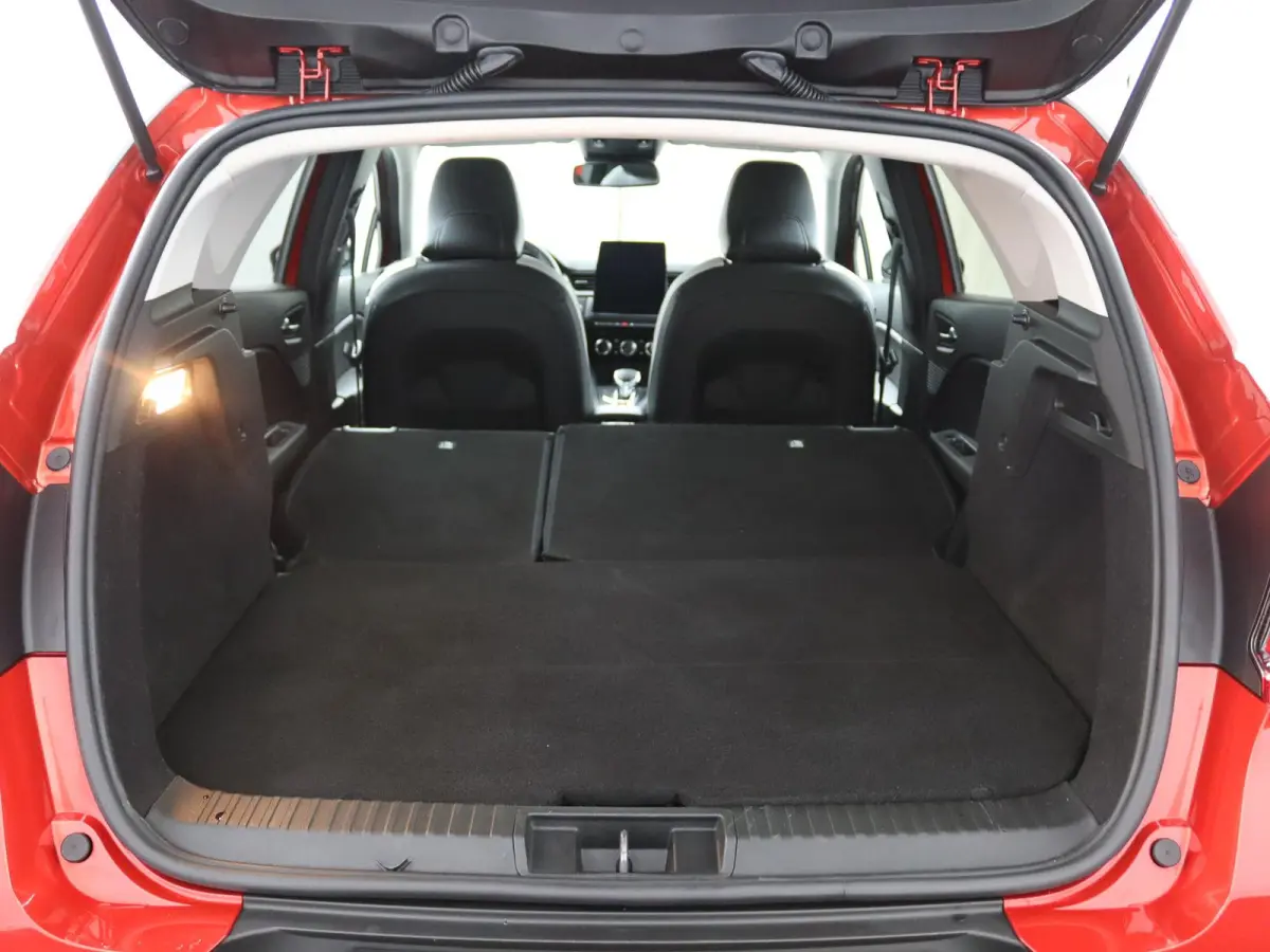 E-Tech Plug-in Hybrid 160 Intens | SOH 93% | Groot Navi | Parkeercamera | 18" velgen |