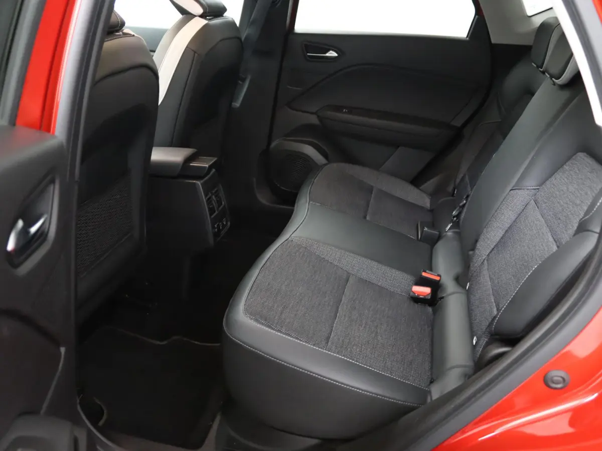 E-Tech Plug-in Hybrid 160 Intens | SOH 93% | Groot Navi | Parkeercamera | 18" velgen |