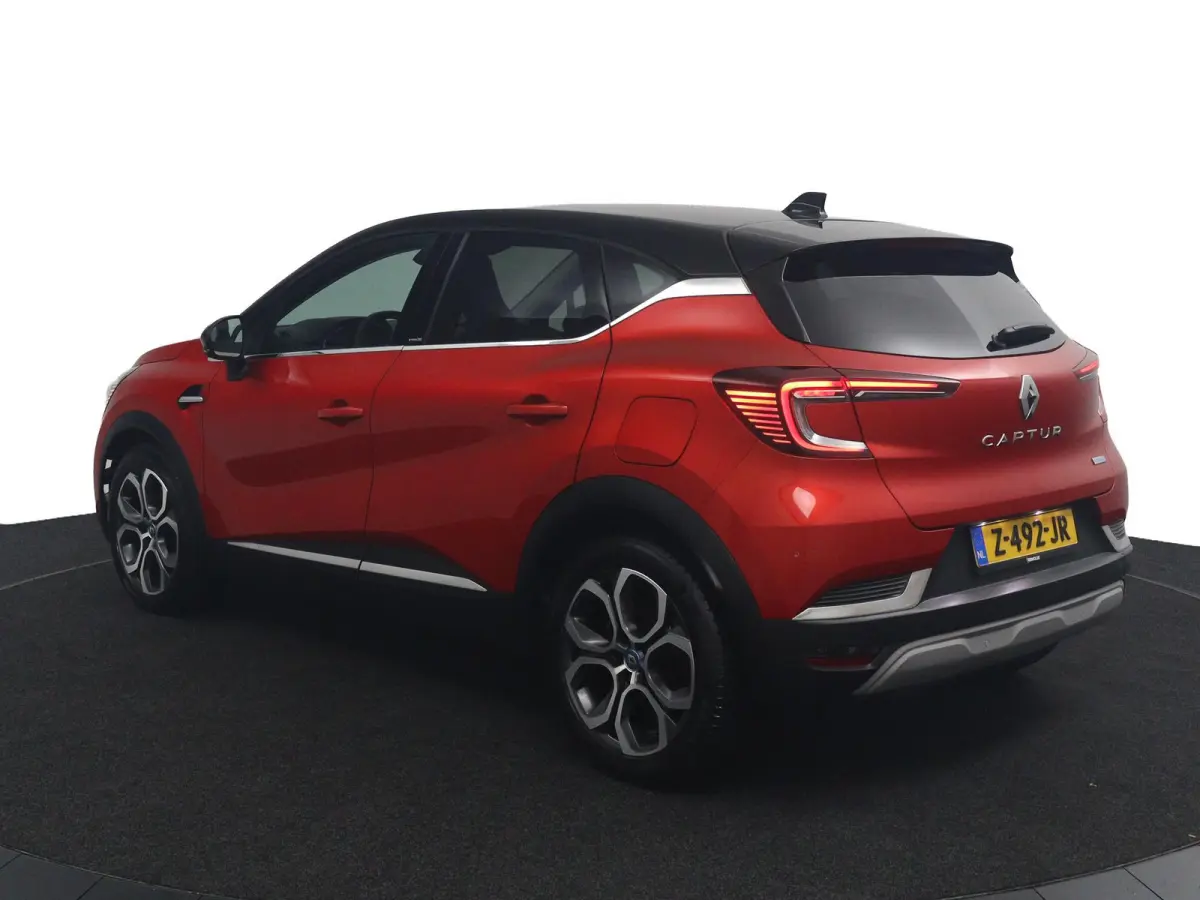 E-Tech Plug-in Hybrid 160 Intens | SOH 93% | Groot Navi | Parkeercamera | 18" velgen |