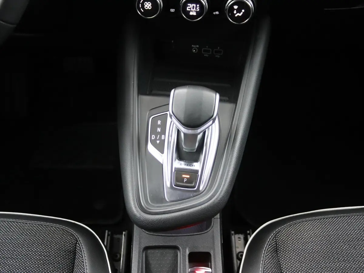 E-Tech Plug-in Hybrid 160 Intens | SOH 93% | Groot Navi | Parkeercamera | 18" velgen |