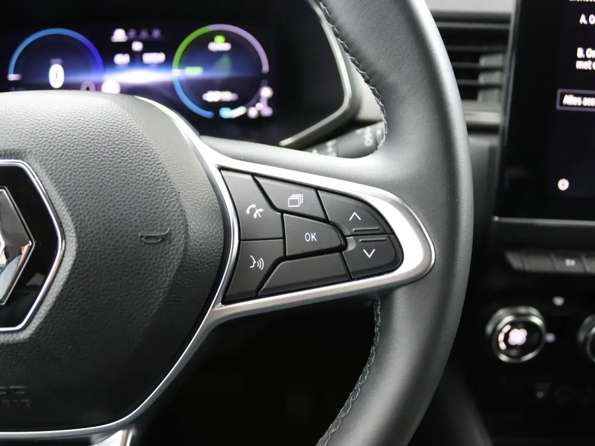 E-Tech Plug-in Hybrid 160 Intens | SOH 93% | Groot Navi | Parkeercamera | 18" velgen |