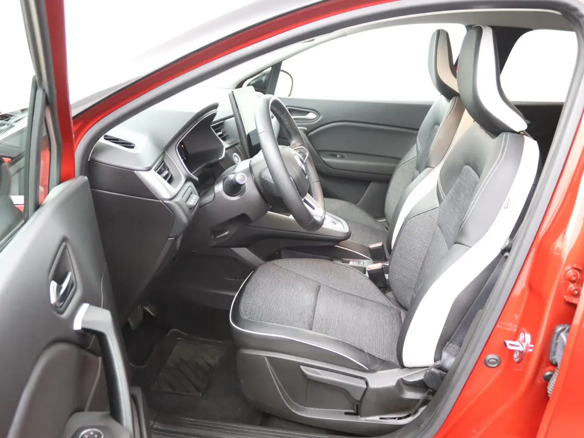 E-Tech Plug-in Hybrid 160 Intens | SOH 93% | Groot Navi | Parkeercamera | 18" velgen |