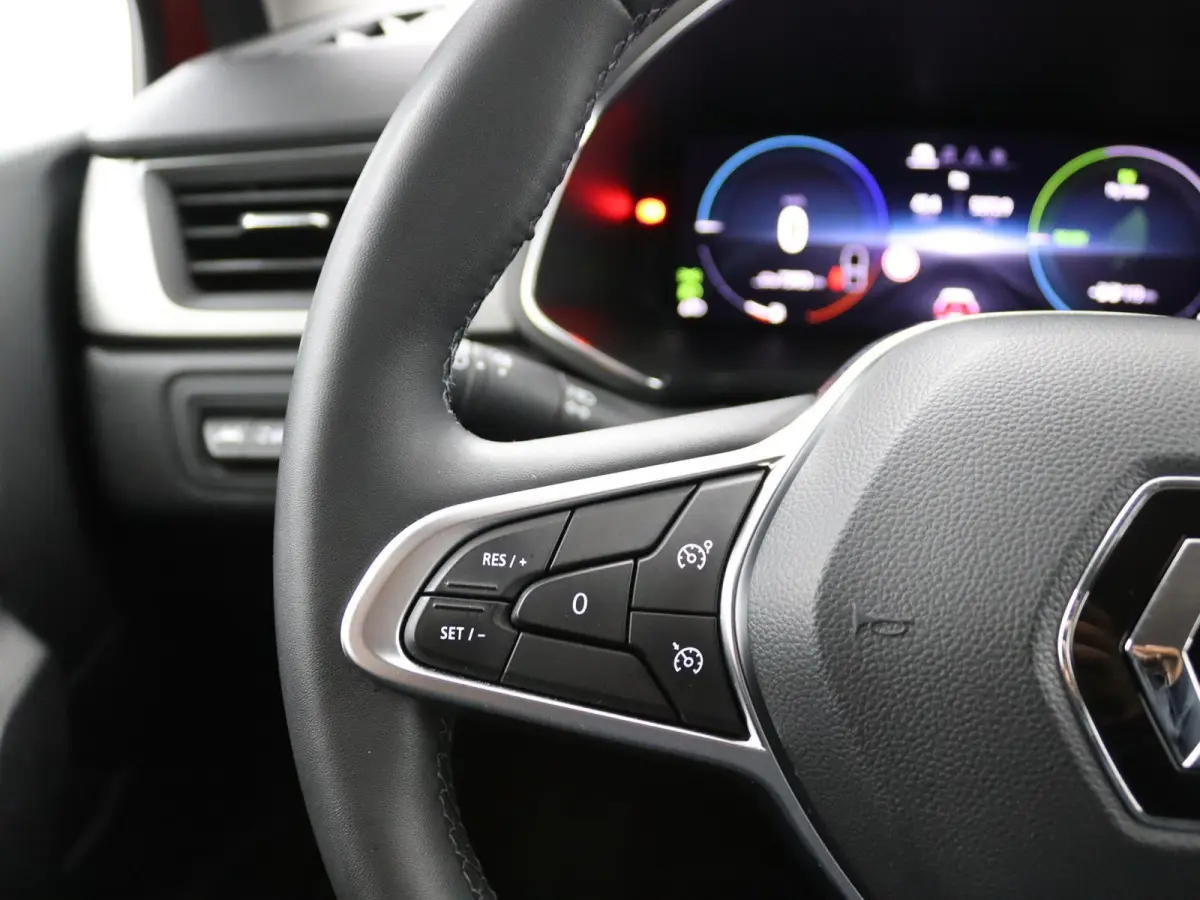 E-Tech Plug-in Hybrid 160 Intens | SOH 93% | Groot Navi | Parkeercamera | 18" velgen |
