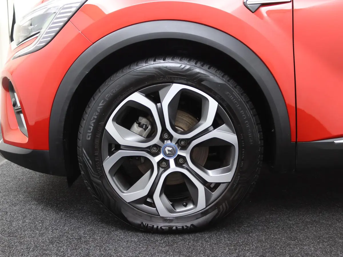 E-Tech Plug-in Hybrid 160 Intens | SOH 93% | Groot Navi | Parkeercamera | 18" velgen |