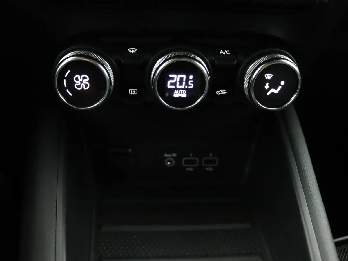 E-Tech Plug-in Hybrid 160 Intens | SOH 93% | Groot Navi | Parkeercamera | 18" velgen |