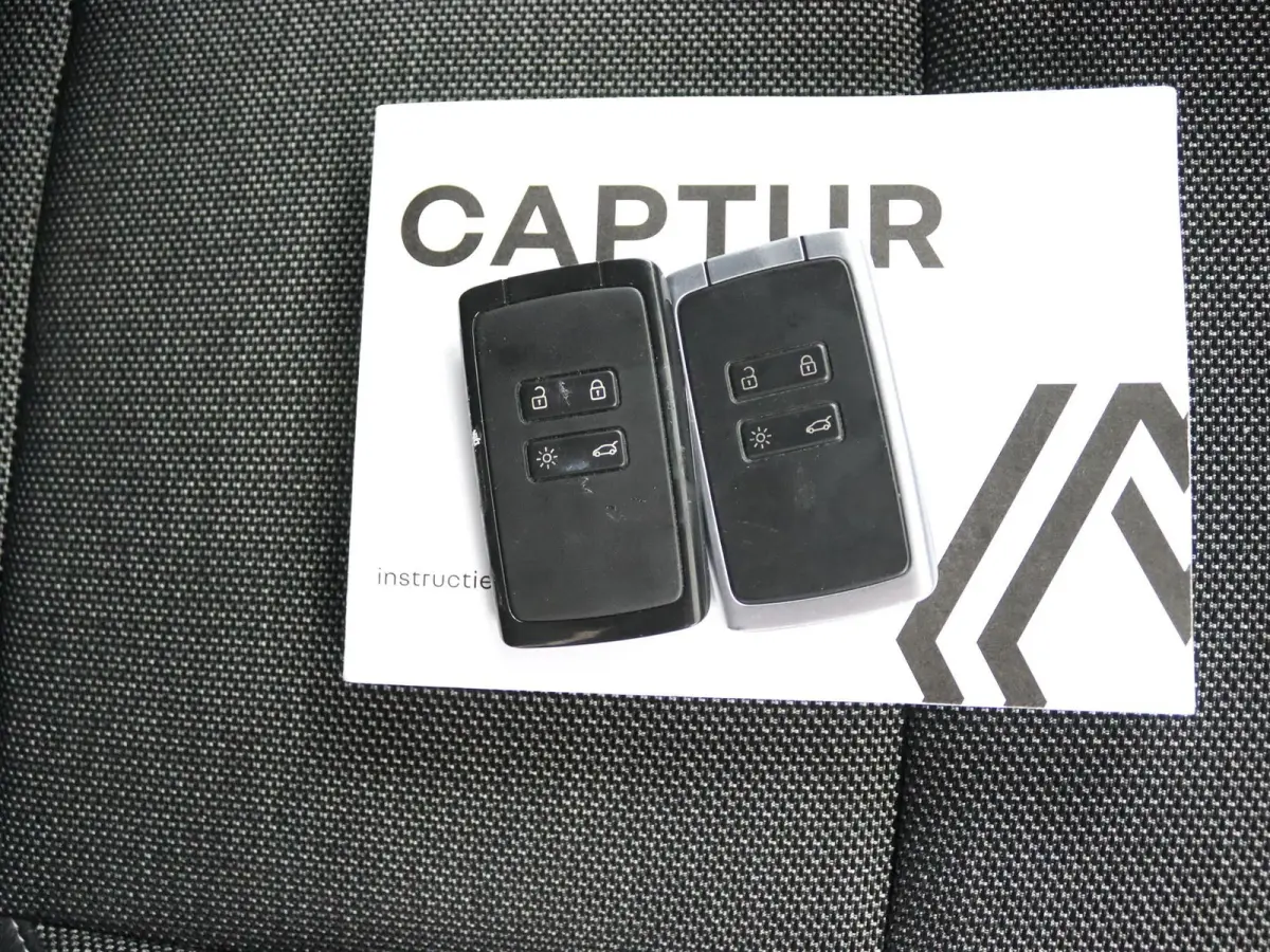 E-Tech Plug-in Hybrid 160 Intens | SOH 93% | Groot Navi | Parkeercamera | 18" velgen |