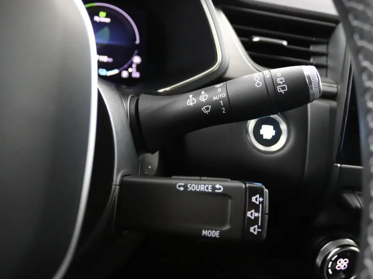 E-Tech Plug-in Hybrid 160 Intens | SOH 93% | Groot Navi | Parkeercamera | 18" velgen |