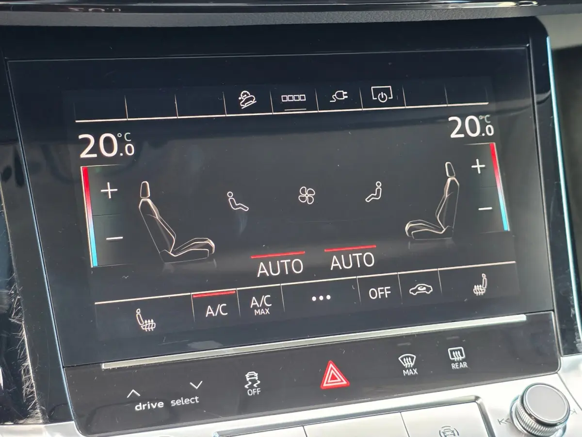 55 quattro Advanced Edition 115 kWh | LEDER | STOELVERWARMING | CAMERA