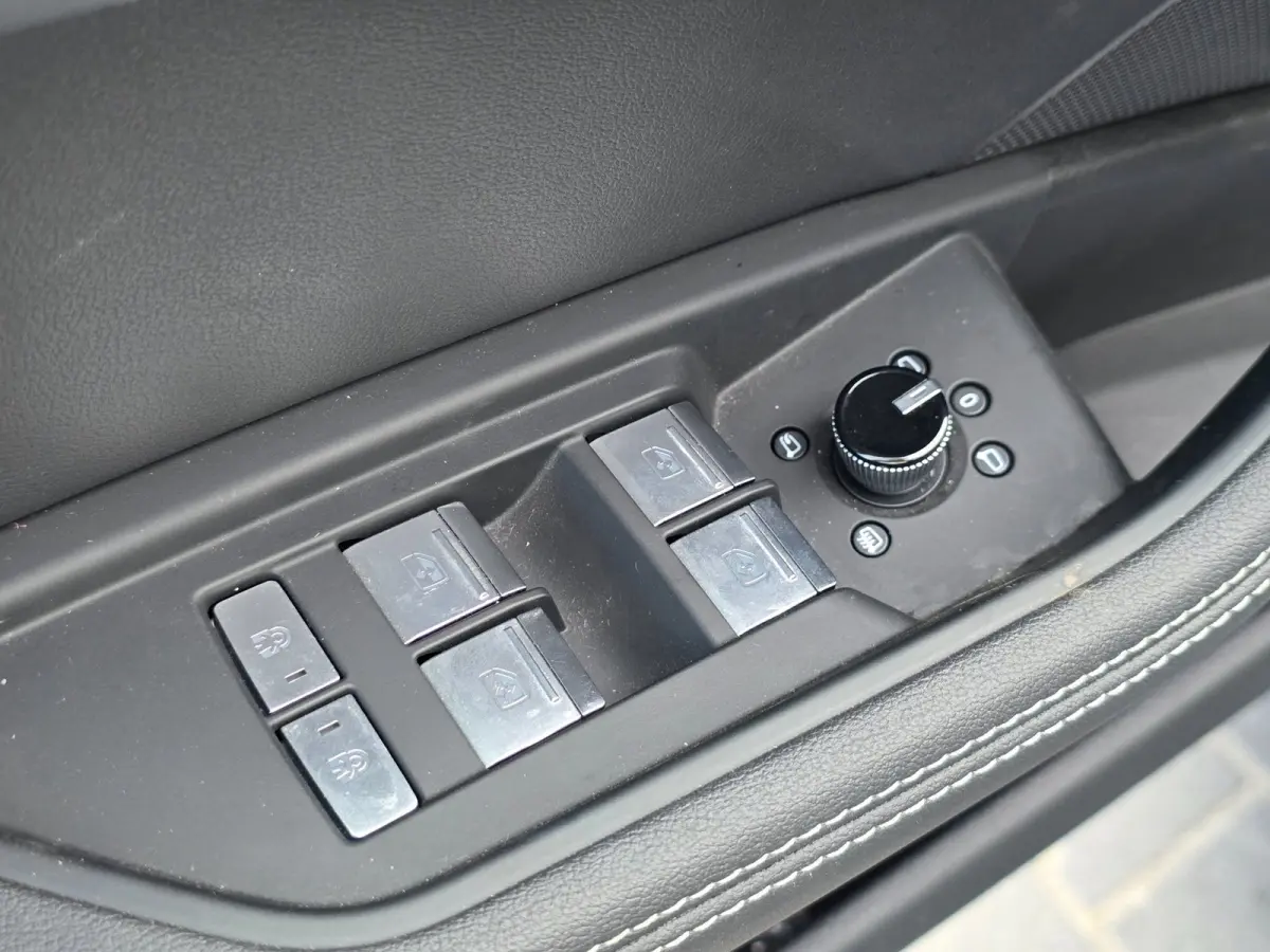 55 quattro Advanced Edition 115 kWh | LEDER | STOELVERWARMING | CAMERA