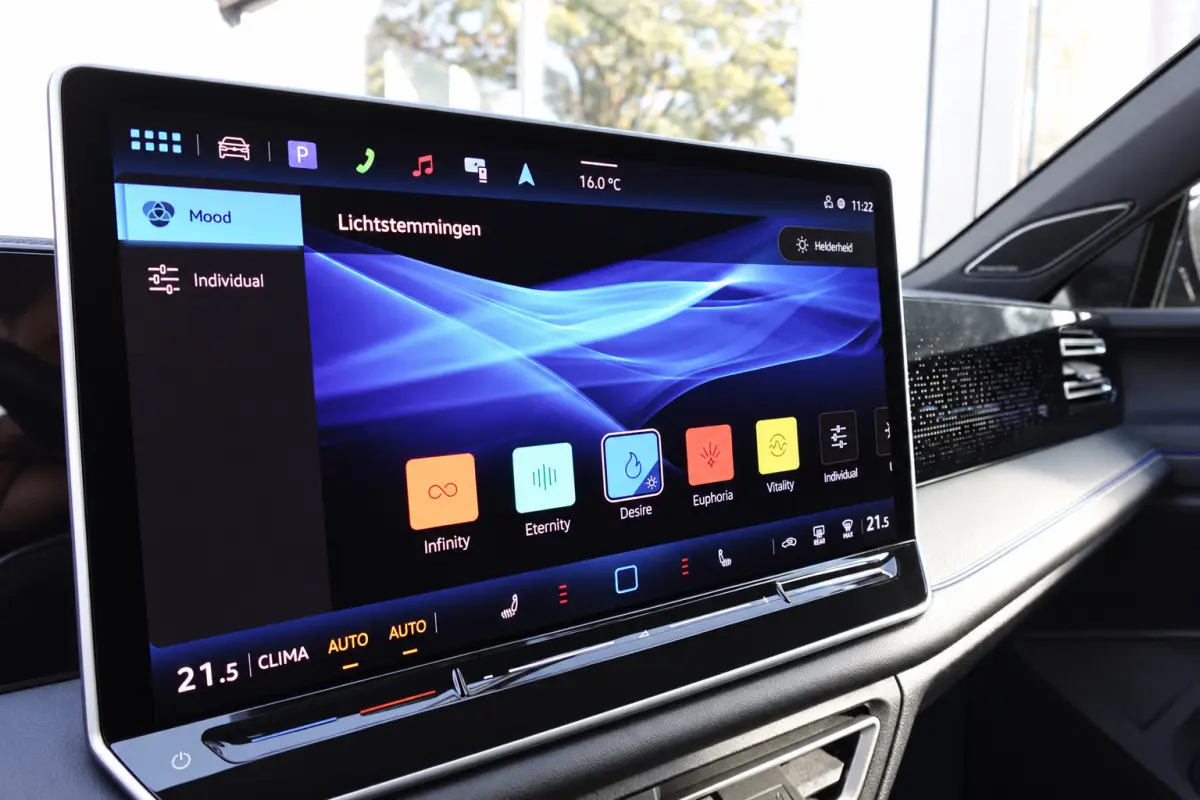 1.5 eTSI R-Line Edition PANO KEYLESS 360