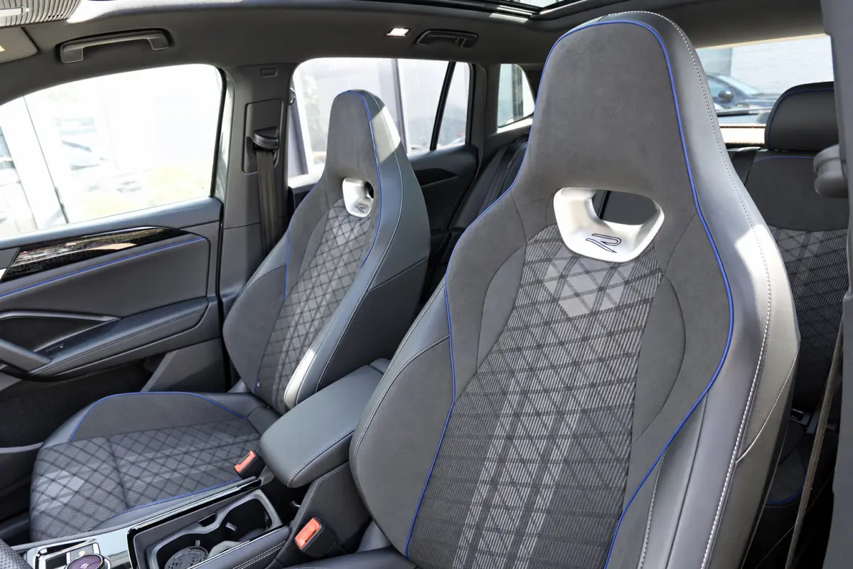 1.5 eTSI R-Line Edition PANO KEYLESS 360