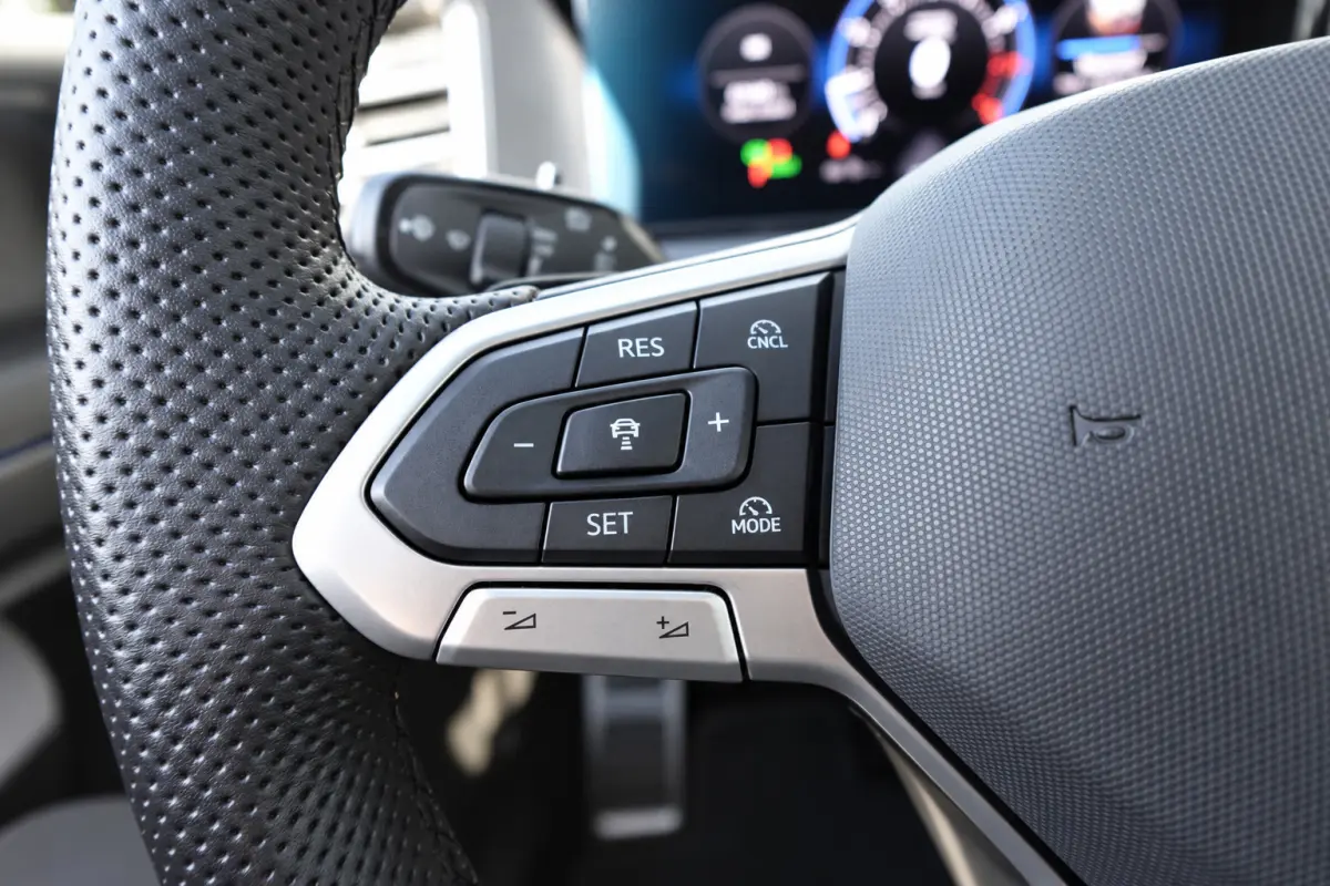 1.5 eTSI R-Line Edition PANO KEYLESS 360