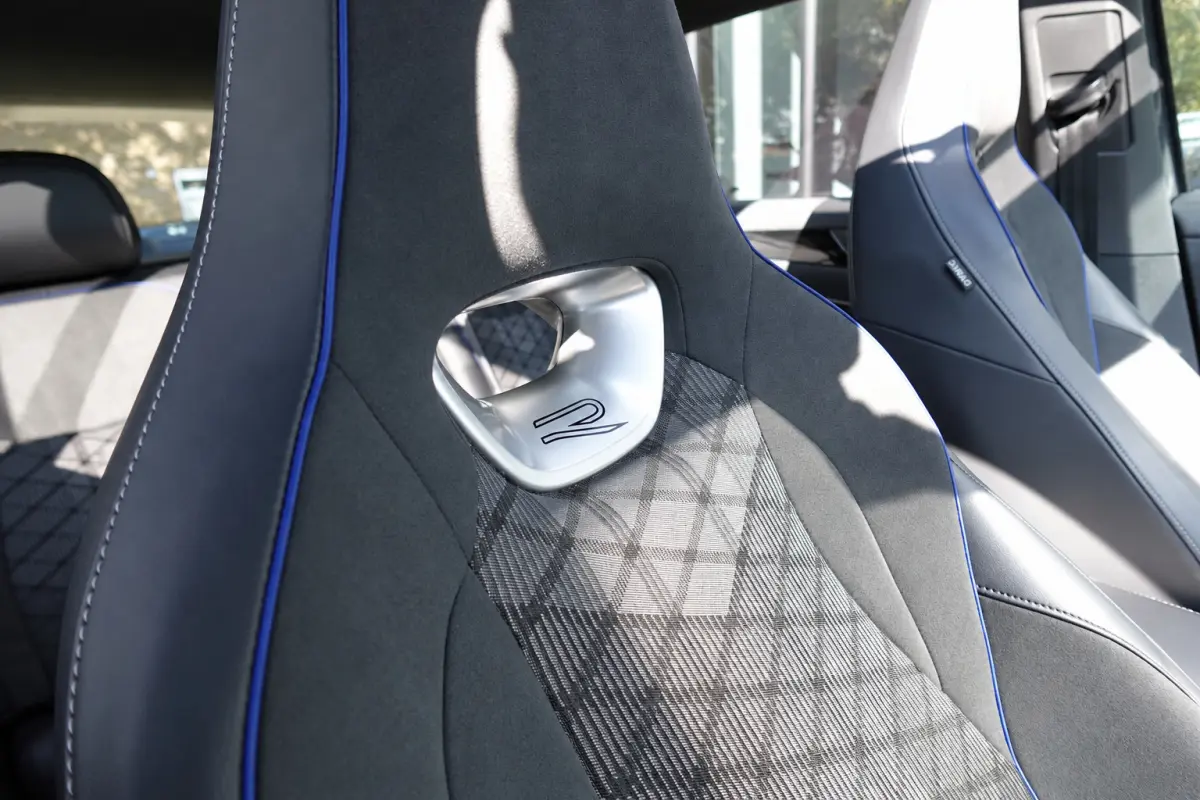 1.5 eTSI R-Line Edition PANO KEYLESS 360