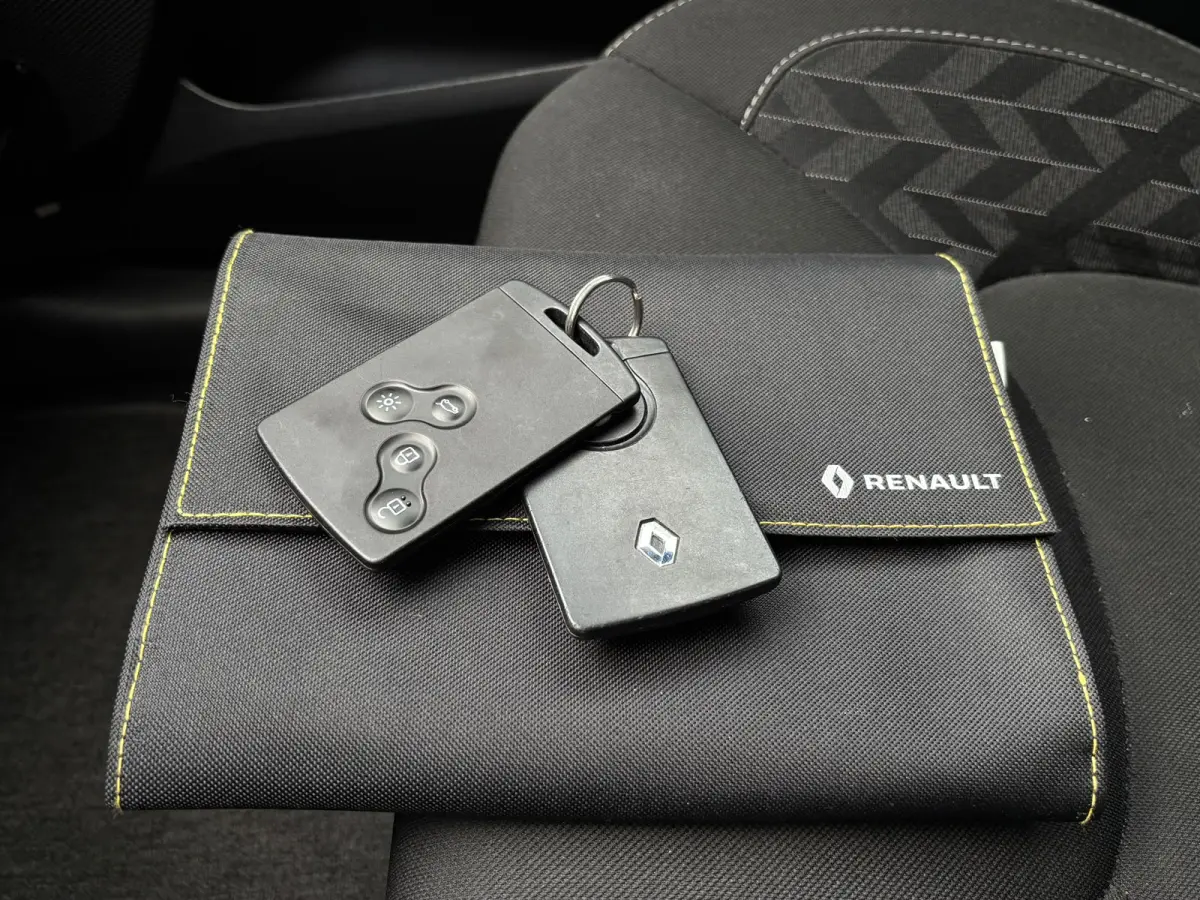 0.9 TCe Limited | Parkeersensoren | Bluetooth | Keyless | Navi | Cruise