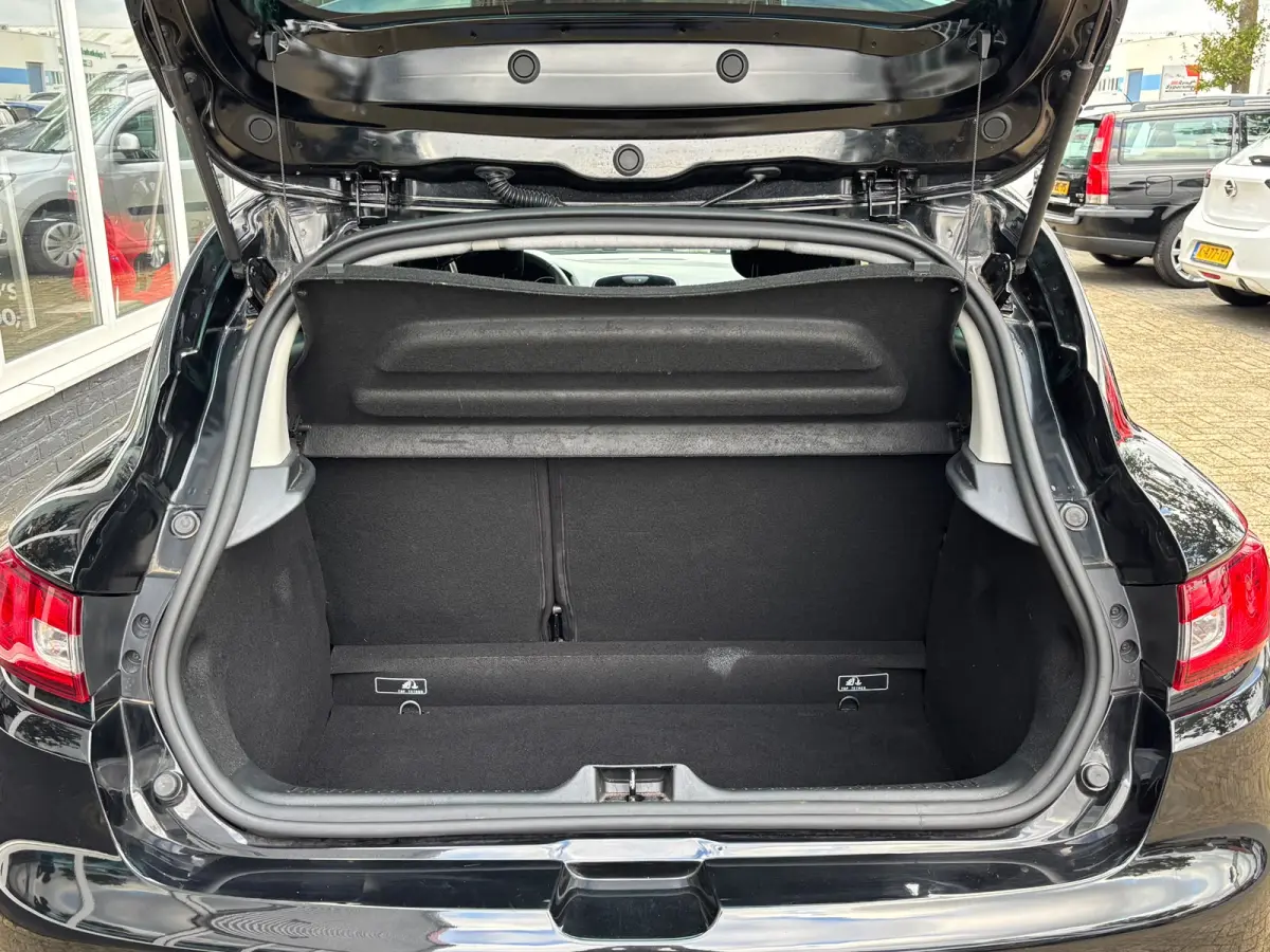 0.9 TCe Limited | Parkeersensoren | Bluetooth | Keyless | Navi | Cruise