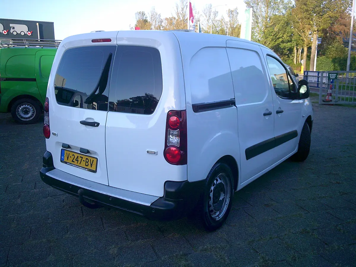 1.6 BlueHDI 100 Club S&S VOORZIEN VAN AIRCO+CRUISE !! BTW /BPM VRIJ !!